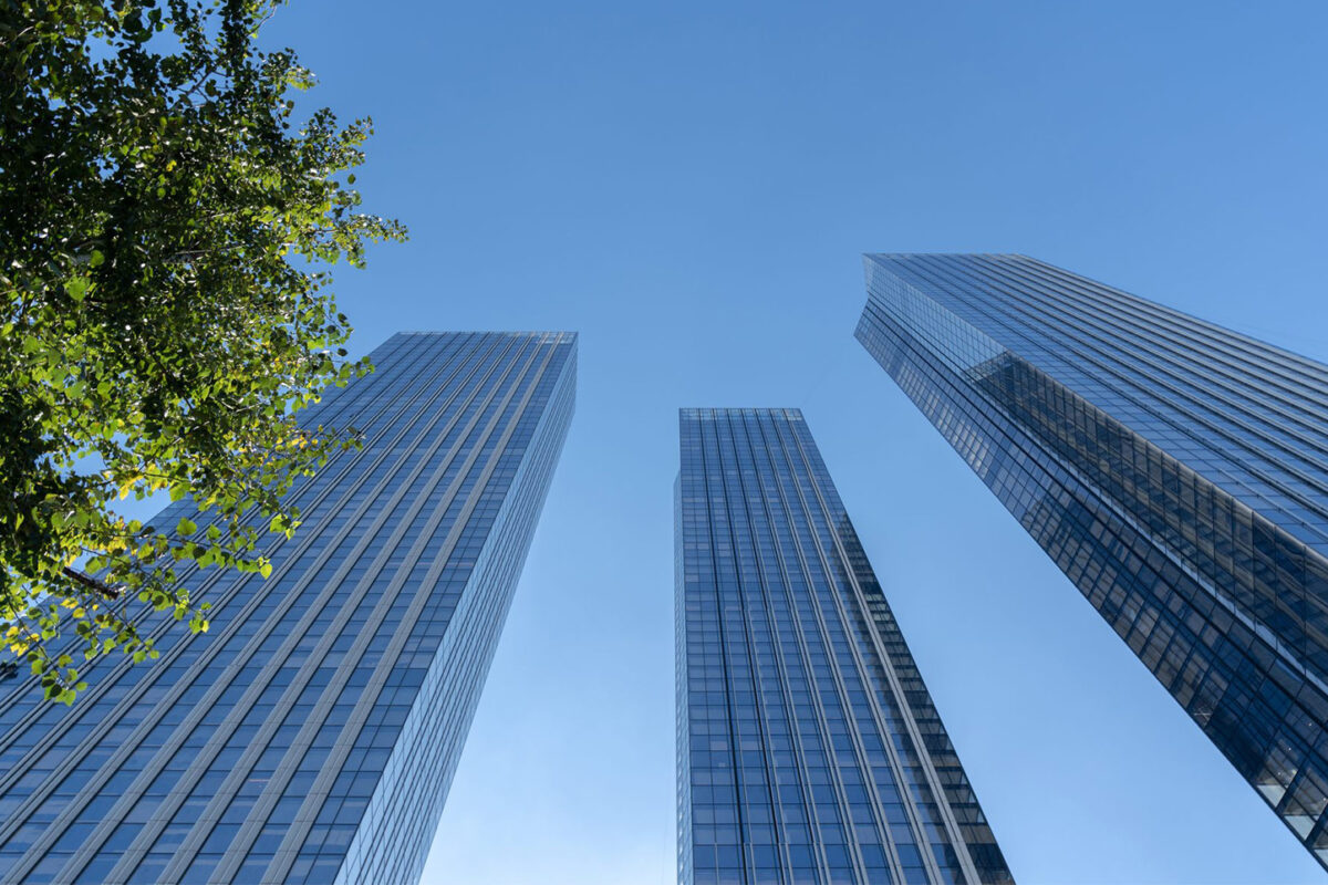 Capital Towers — башни снизу вверх